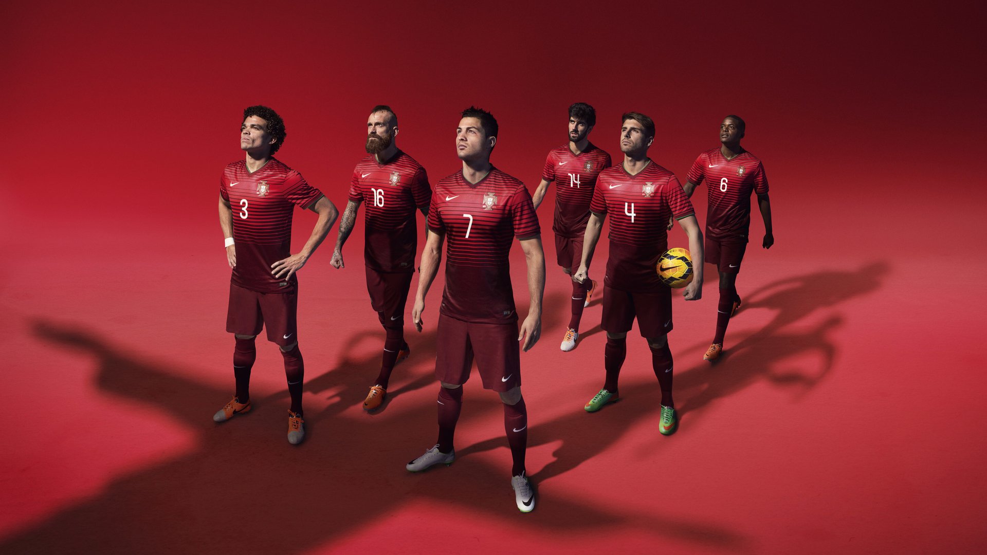 东亚杯国足平局 球迷热议教练布阵，东亚杯中国队阵容